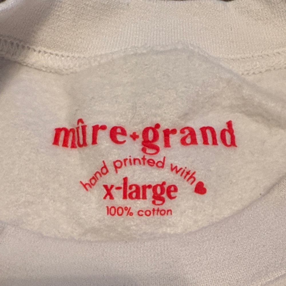 Graphic White Sweatshirt with Bear Print.  XL - Soft - Picture 3 of 5